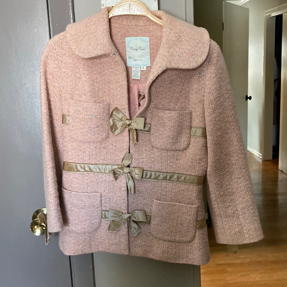 Blush pink tweed Tracy Reese cropped blazer. Size 4. Adorable silk satin bows.